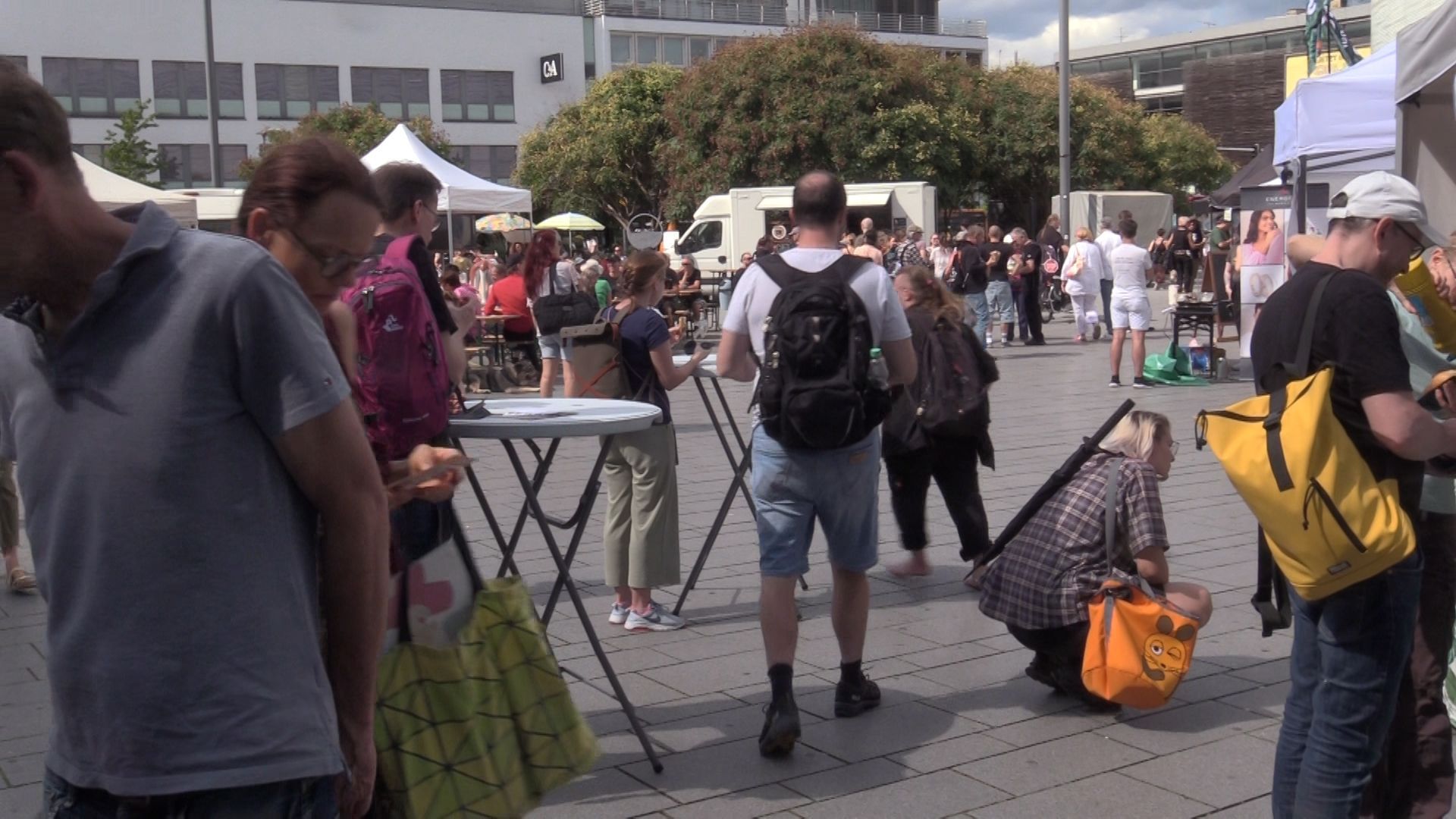 Großer Veganer-Markt in Koblenz weckt auch das Interesse von  Fleischliebhabern