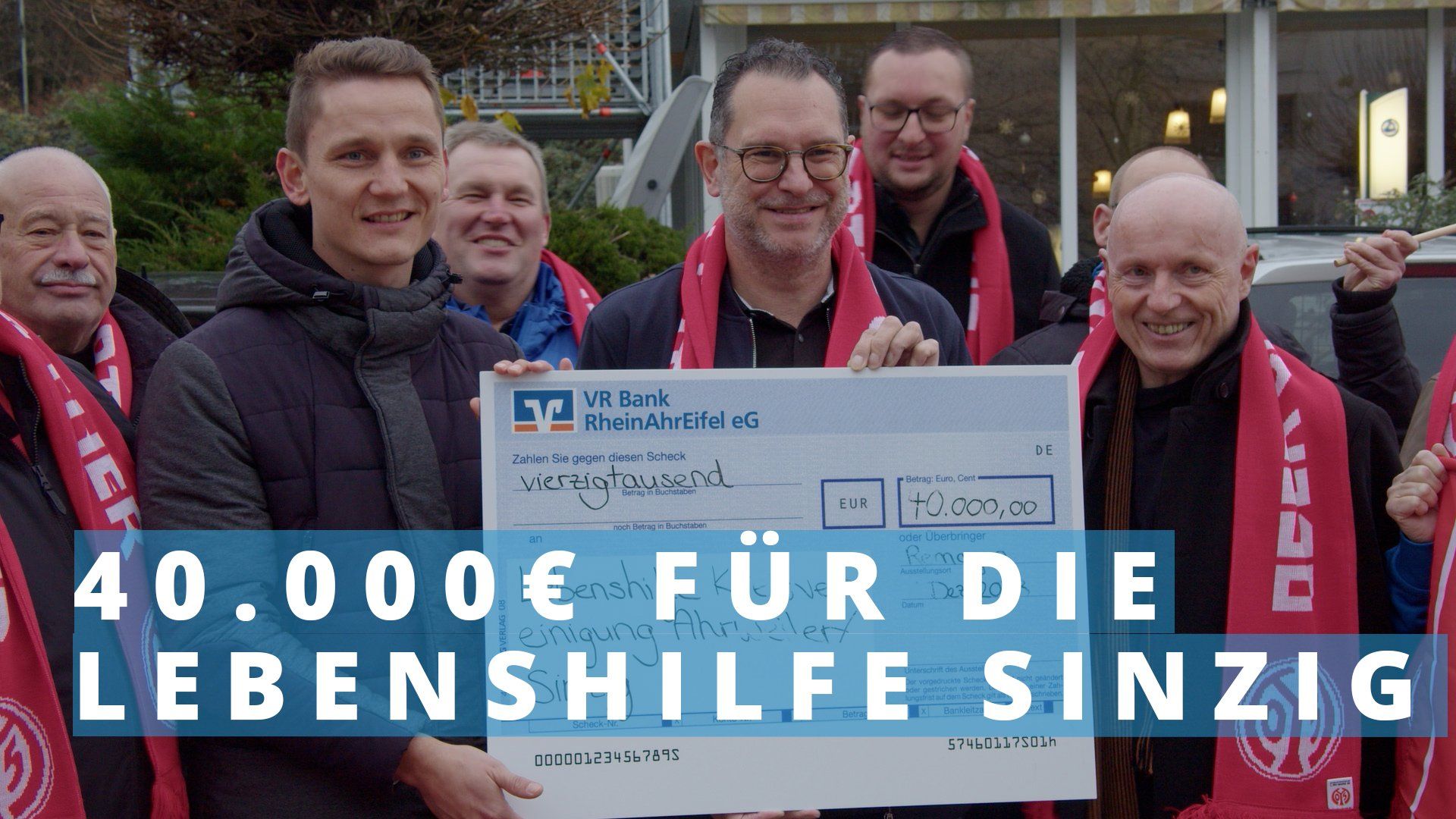 Benefizspiel zwischen Mainz 05 und Ahrtalauswahl erspielt 40.000 Euro für Lebenshilfe Sinzig 