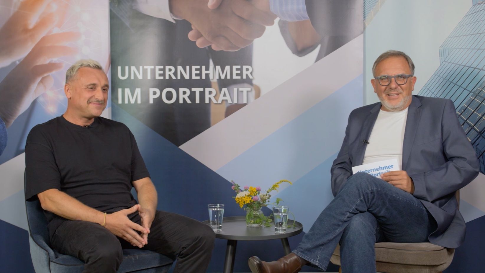 Business TV: Innovative Gesprächsteilnehmer bei Unternehmer im Portrait zu den Themen: Finanzierung von B2B Ausgangsrechnungen, Möglichkeiten von KI und Vertriebschancen mit Photovoltaikanlagen