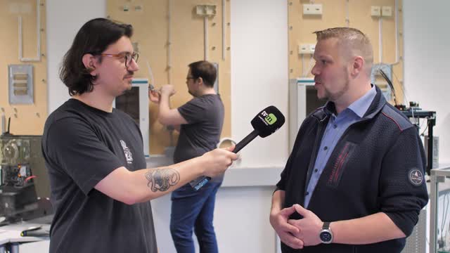 Praktikant Edvin in der IT-Abteilung des BFW Koblenz