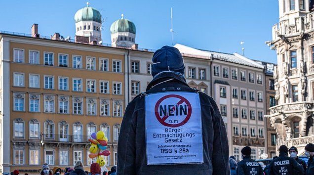 Koblenz: Unangemeldete Demonstration gegen Corona-Maßnahmen Koblenz: Unangemeldete Demonstration gegen Corona-Maßnahmen