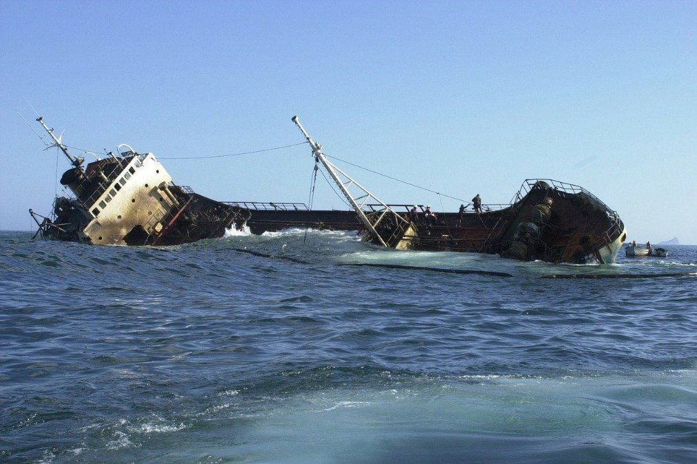 Schiff vor Madagaskar gesunken Schiff vor Madagaskar gesunken
