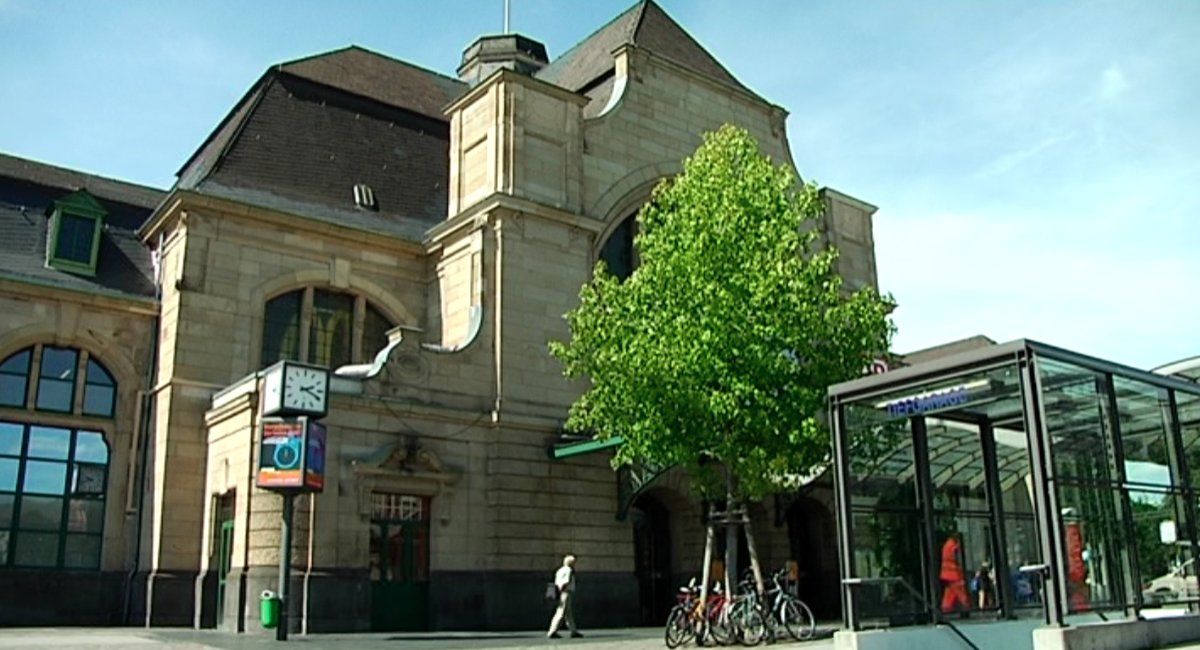 Umbau von Postbankfiliale zu Fahrradparkhaus Umbau von Postbankfiliale zu Fahrradparkhaus