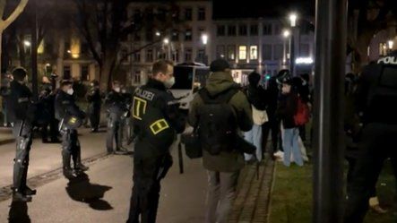 Corona-Demo ruhiger - auch Gegendemonstranten dabei