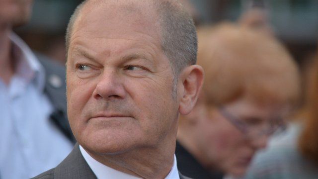 Scholz warnt Russland vor "hohen Kosten" bei Militäraktion