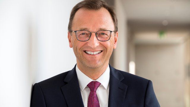 Corona-Spaziergänge: Abgeordneter Oster stellt Forderungen