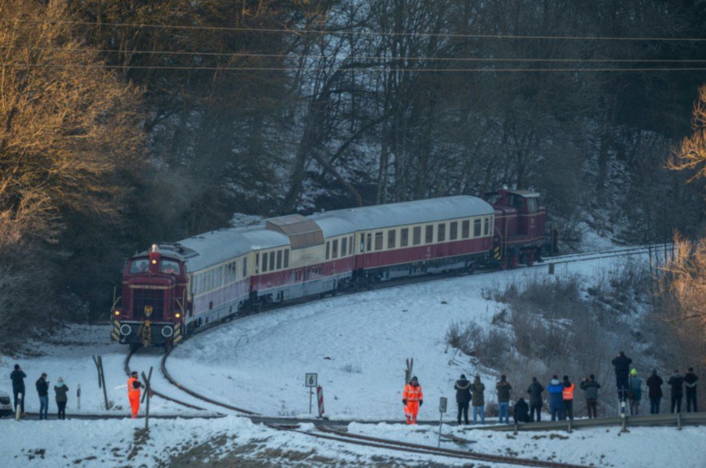 Abtransport von beschädigten Bahn-Fahrzeugen Abtransport von beschädigten Bahn-Fahrzeugen