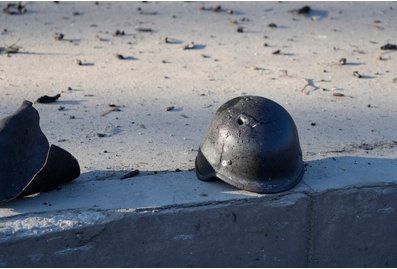 5000 Helme aus Deutschland an das ukrainische Militär übergeben