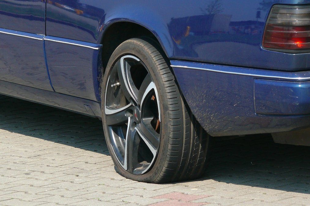 Montabaur: mutwillige Sachbeschädigung an zwei geparkten Pkw