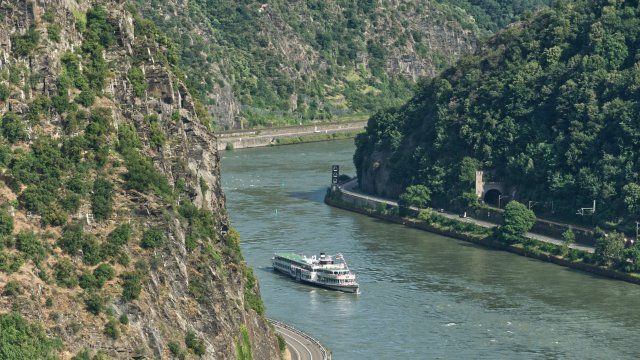 Untersuchung des Rheingrunds auf Bomben