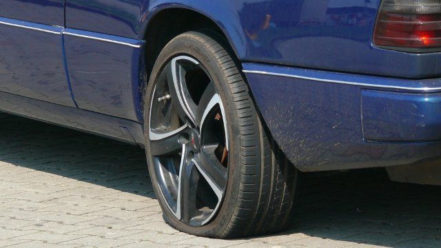 Montabaur: mutwillige Sachbeschädigung an zwei geparkten Pkw