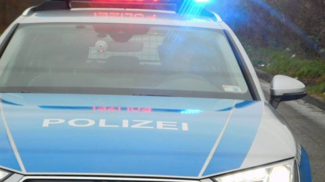 Fahrer bei Unfall aus Auto geschleudert und tödlich verletzt Fahrer bei Unfall aus Auto geschleudert und tödlich verletzt