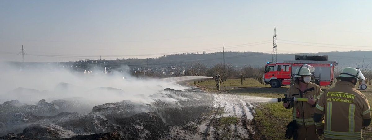 Brand auf Feld bei Mülheim-Kärlich