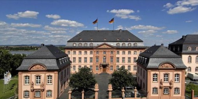 CDU und Freie Wähler: Rechnungshof soll Facebook-Werbung prüfen