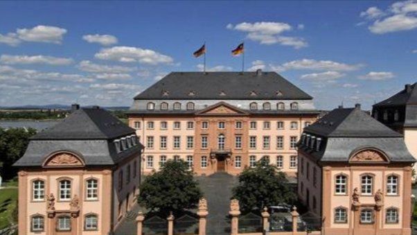 CDU und Freie Wähler: Rechnungshof soll Facebook-Werbung prüfen