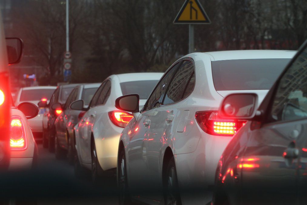 Koblenz: Schwertransport auf B9 liegen geblieben Koblenz: Schwertransport auf B9 liegen geblieben