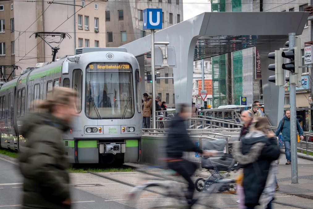 Bahn-Betriebsrat warnt vor Überlastung durch 9-Euro-Monatsticket Bahn-Betriebsrat warnt vor Überlastung durch 9-Euro-Monatsticket