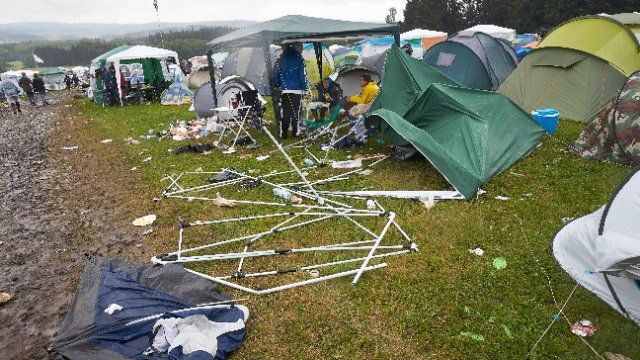 Aus aufgegebenen Zelten bei Rock am Ring sollen Jacken entstehen