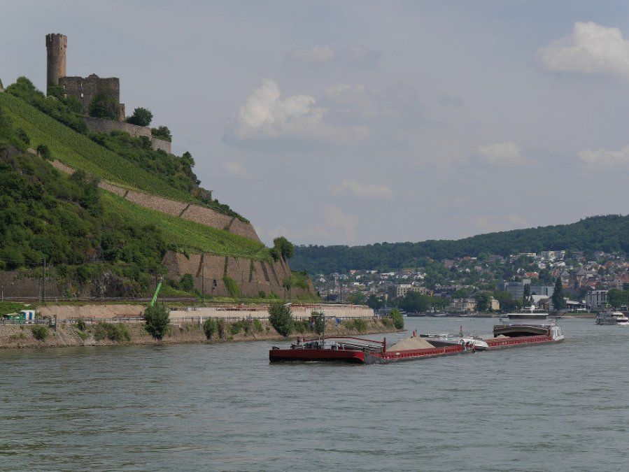 Nebelfass aus Weltkrieg im Rhein gesprengt Nebelfass aus Weltkrieg im Rhein gesprengt