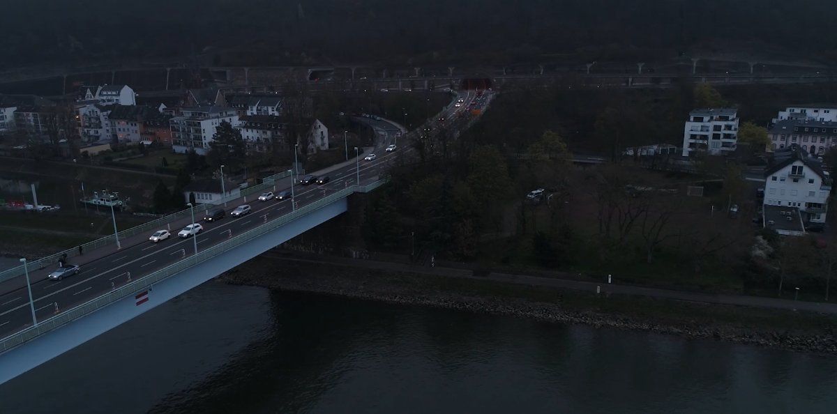 Glockenbergtunnel wird wegen Bauarbeiten an der Funkanlage gesperrt Glockenbergtunnel wird wegen Bauarbeiten an der Funkanlage gesperrt