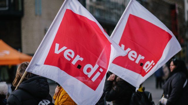 Tausende Erzieher streiken für bessere Arbeitsbedingungen in Kitas