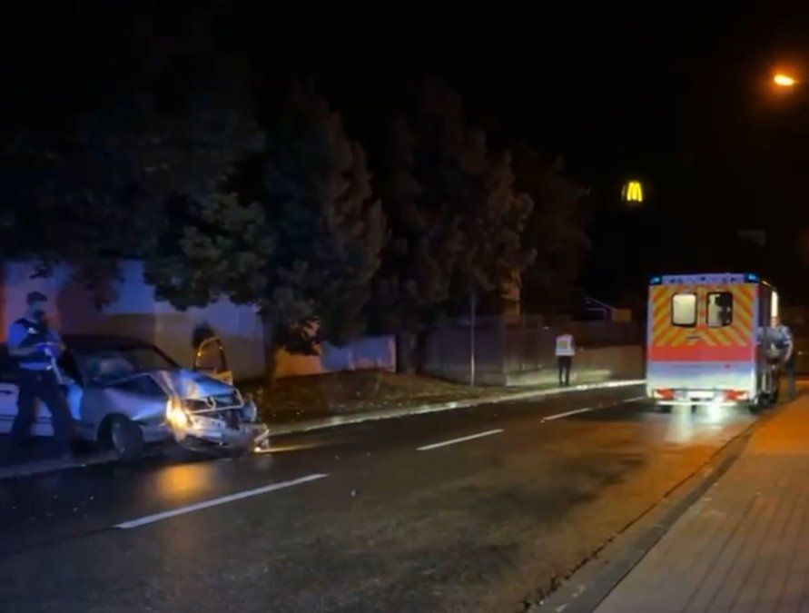 Drei Verletzte: Fahranfängerin kollidiert mit Baum in Koblenz-Lützel Drei Verletzte: Fahranfängerin kollidiert mit Baum in Koblenz-Lützel