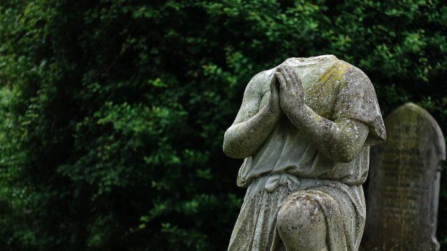 Sachbeschädigung an Statuen