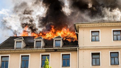 Altenkirchen: Wohnhausbrand beschädigt angrenzende Gebäude