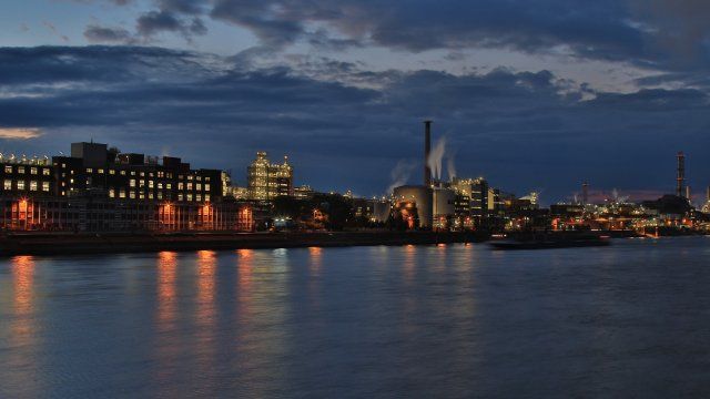 Monatsverdienste der Chemie-Industrie durchschnittlich über 6000 Euro