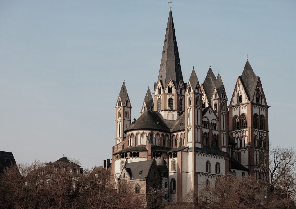 Übergriffiges Verhalten: Leiter des Limburger Priesterseminars nach Freistellung tot aufgefunden Übergriffiges Verhalten: Leiter des Limburger Priesterseminars nach Freistellung tot aufgefunden
