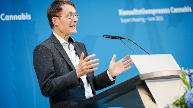Lauterbach verteidigt neue Regelung bei kostenpflichtigen Corona-Bürgertests