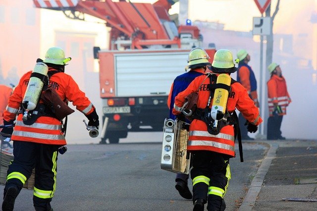 Neuwied: In Brand geratener Sportwagen löst Feuerwehreinsatz aus Neuwied: In Brand geratener Sportwagen löst Feuerwehreinsatz aus