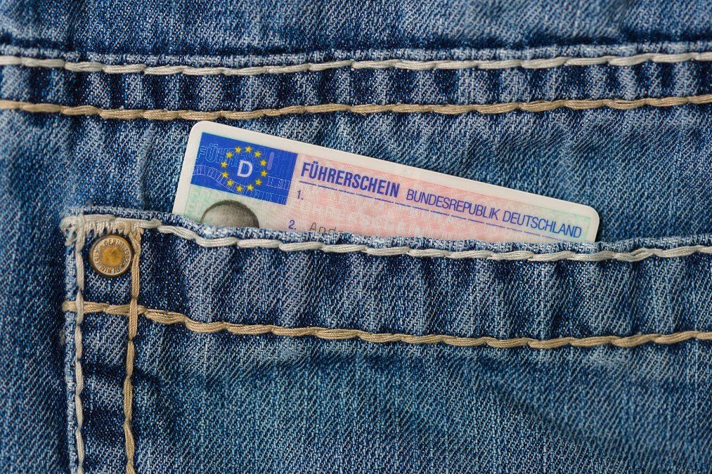 Als "Vertretung" zur Führerscheinprüfung: Betrugsversuch aufgeflogen Als "Vertretung" zur Führerscheinprüfung: Betrugsversuch aufgeflogen