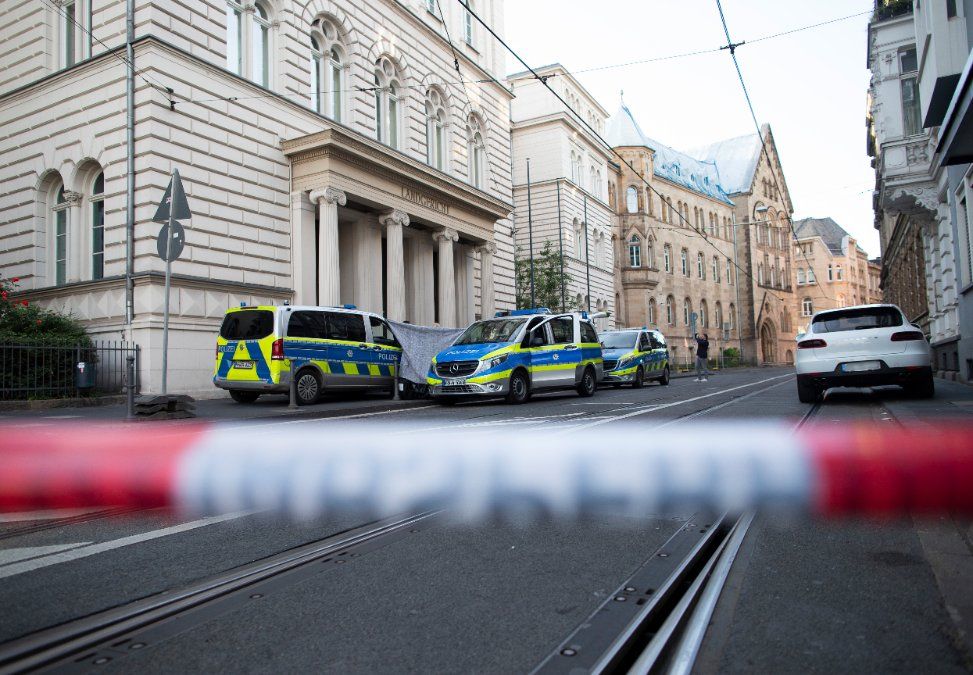 Schockierender Fund: Menschlicher Kopf vor Bonner Landgericht gefunden Schockierender Fund: Menschlicher Kopf vor Bonner Landgericht gefunden