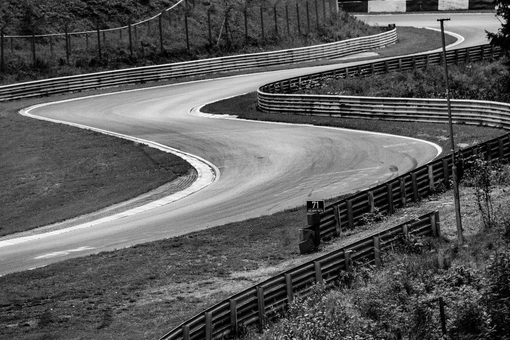 Zwei Schwerverletzte bei Fahrt auf Nürburgring Zwei Schwerverletzte bei Fahrt auf Nürburgring