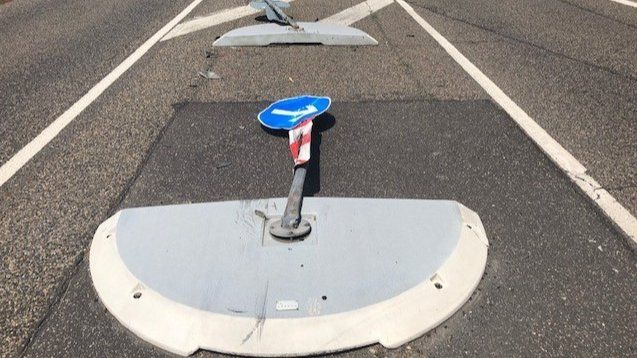 Verkehrsinsel absichtlich demoliert