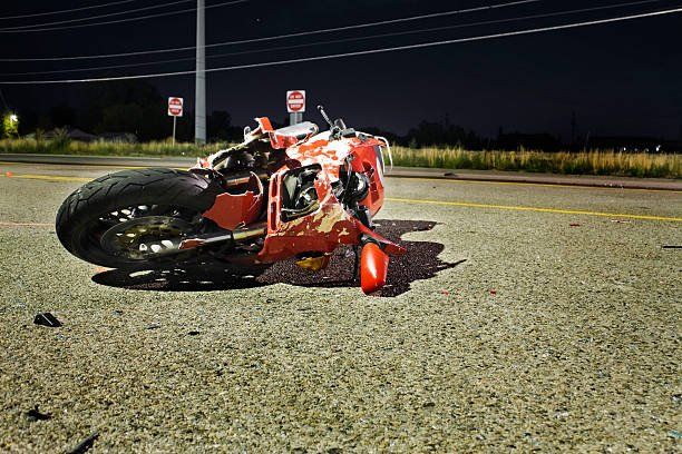 Motorradfahrer prallt gegen Lastwagen und stirbt noch vor Ort Motorradfahrer prallt gegen Lastwagen und stirbt noch vor Ort