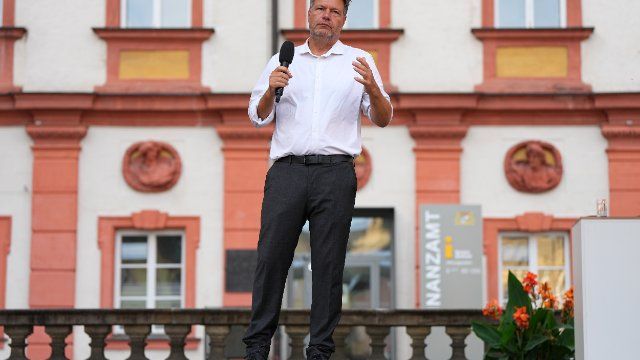 Habeck verteidigt Kurs der Bundesregierung