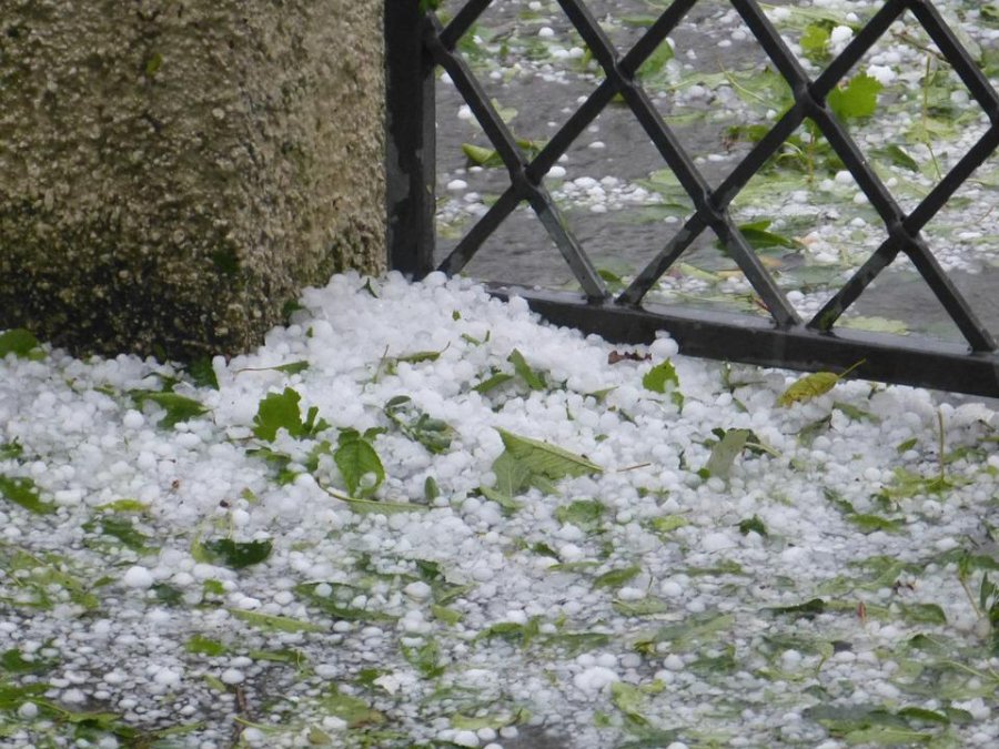 Hagelunwetter führt in Neuwied zu Millionenschaden Hagelunwetter führt in Neuwied zu Millionenschaden