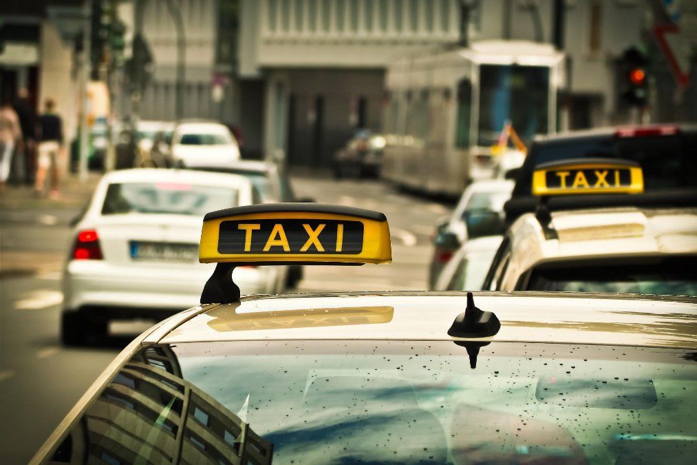 Taxi rammt Familienauto Taxi rammt Familienauto
