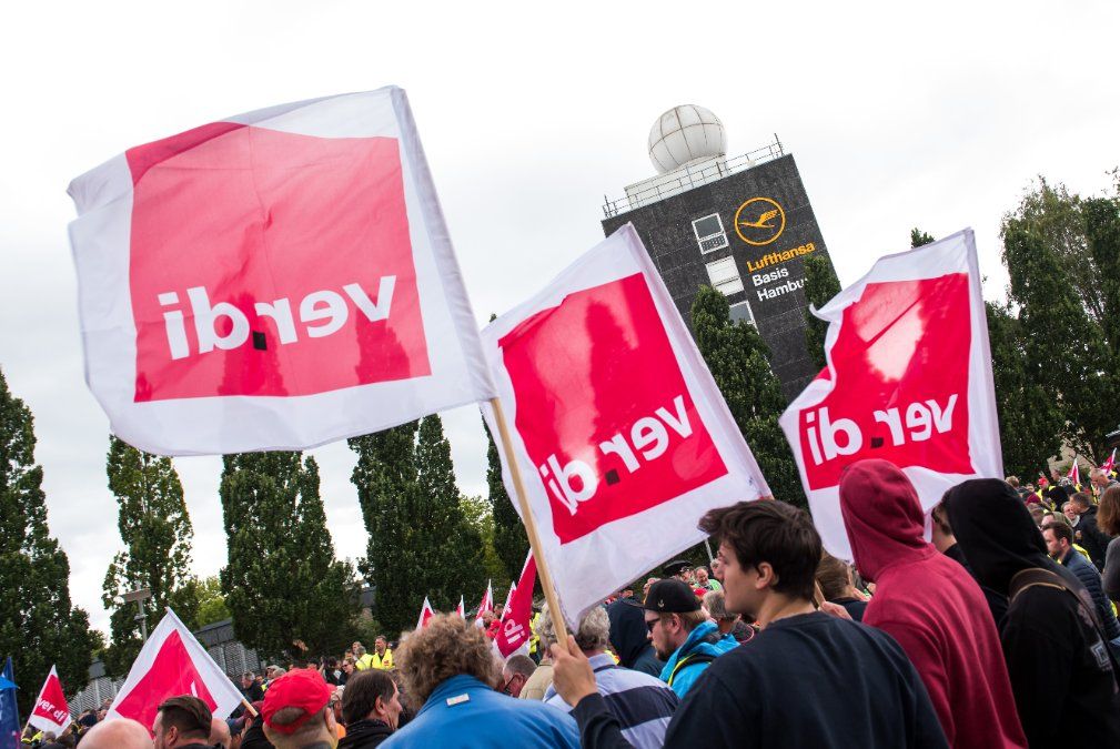 Verdi-Streik legt Lufthansa lahm - Flugabsagen und Buchungsprobleme Verdi-Streik legt Lufthansa lahm - Flugabsagen und Buchungsprobleme