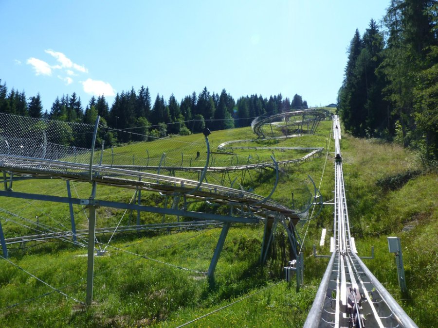Unfall auf Sommerrodelbahn - 16-Jähriger verletzt Unfall auf Sommerrodelbahn - 16-Jähriger verletzt