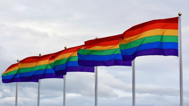 Behörden können Regenbogenflaggen hissen