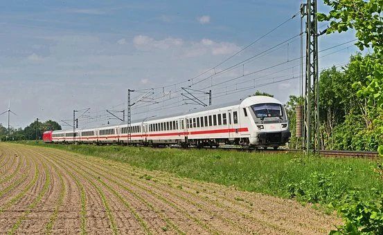 Passagiere des Intercitys der Deutschen Bahn in Rhens evakuiert worden Passagiere des Intercitys der Deutschen Bahn in Rhens evakuiert worden