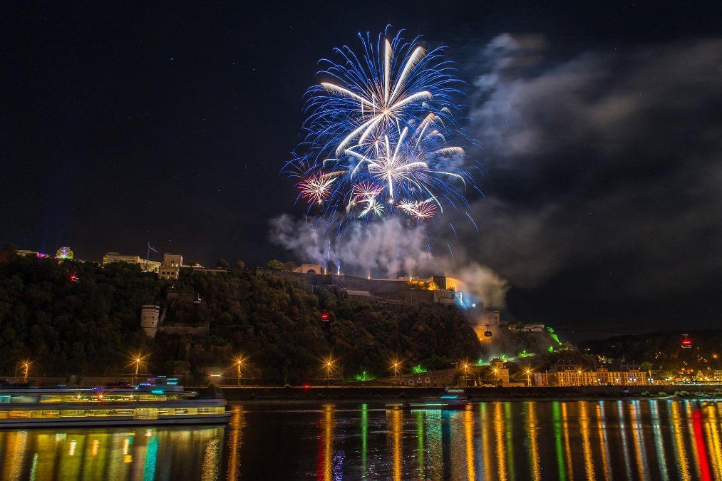 Schiffskonvoi bei Rhein in Flammen abgesagt Schiffskonvoi bei Rhein in Flammen abgesagt