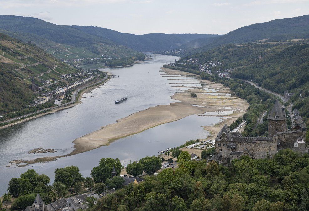 Schiff mit Maschinenschaden blockiert Mittelrhein Schiff mit Maschinenschaden blockiert Mittelrhein