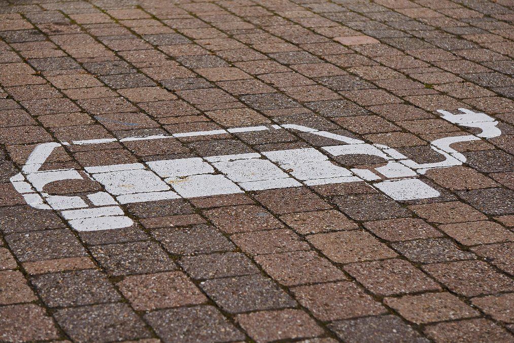 Ausbau von E-Auto-Ladesäulen: Wissing appelliert an Bürgermeister Ausbau von E-Auto-Ladesäulen: Wissing appelliert an Bürgermeister