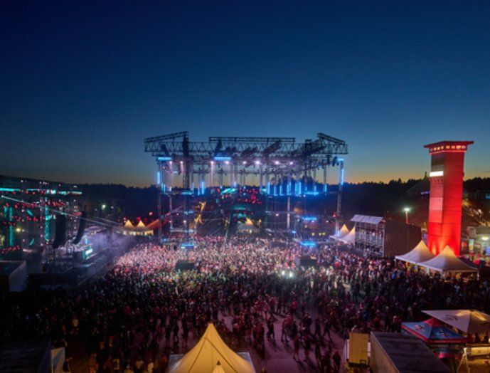 Raver feierten auf Ex-Raketenbasis - positive Festivalbilanz Raver feierten auf Ex-Raketenbasis - positive Festivalbilanz