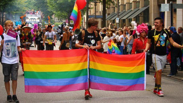 Mainz wirft sich in Regenbogenfarben