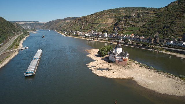 Niedrigwasser bringt Binnenschiffer immer mehr in die Bredouille